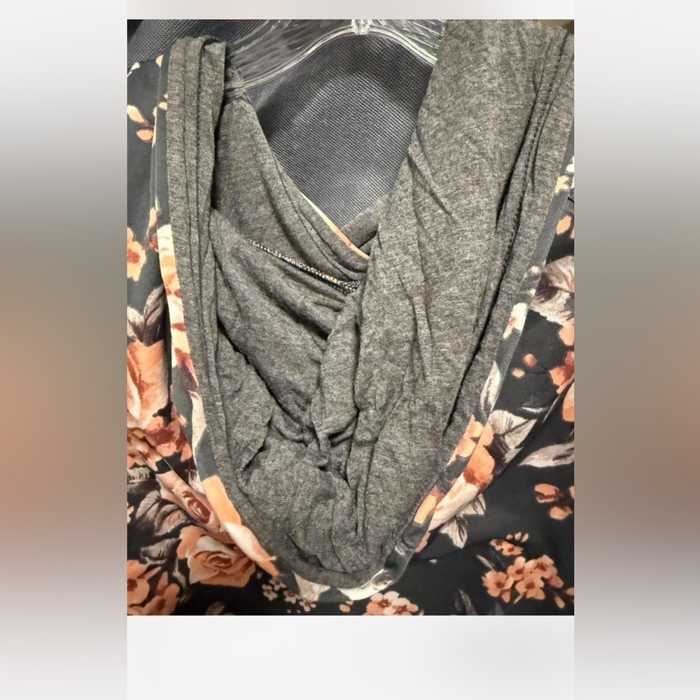 Egy Floral Hoodie with pink and Gray Pattern - Picture 5 of 8